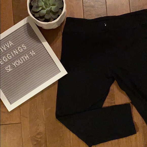 🧘‍♂️IVIVVA REVERSIBLE SZ 14 CROPS! 🧘‍♂️ - Picture 3 of 6